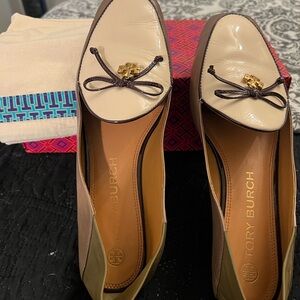 Tory Burch Cream Loafers with Gold Accent